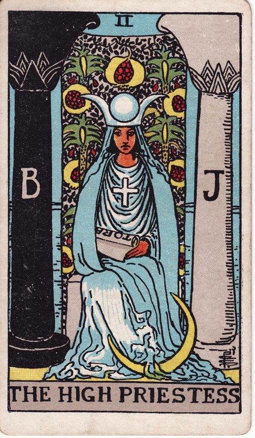 Lámina II, La Suma Sacerdotisa, del tarot Rider-Waite-Smith